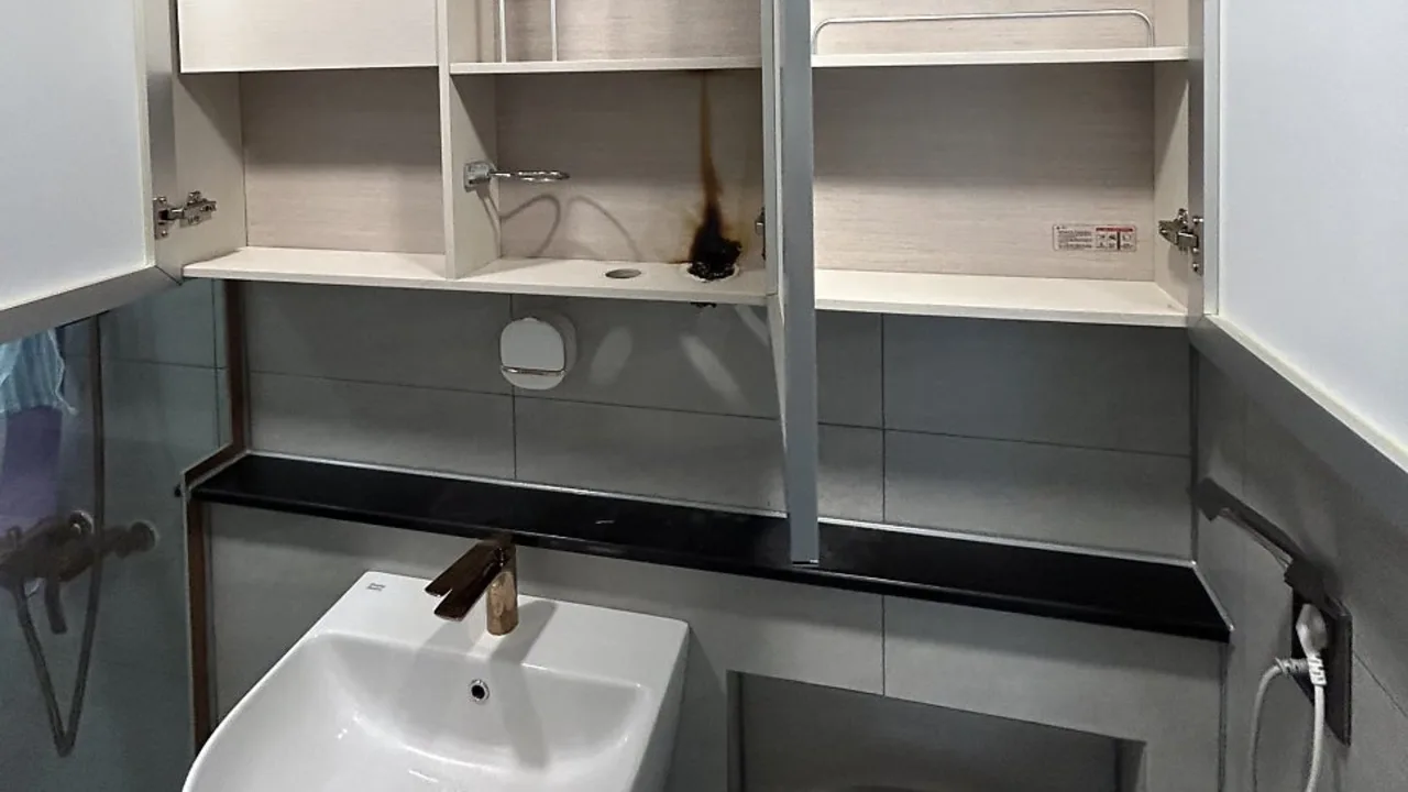 욕실장문짝처짐 시공 전